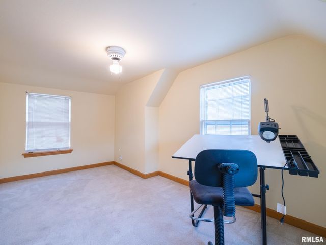 1001 E FORREST HILL Avenue, Peoria, IL 61603