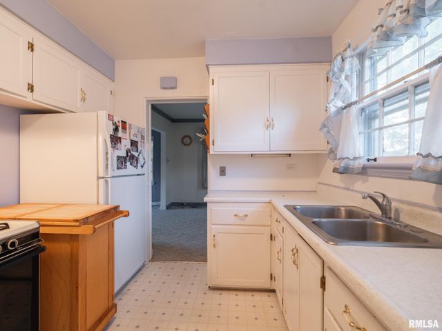 1001 E FORREST HILL Avenue, Peoria, IL 61603