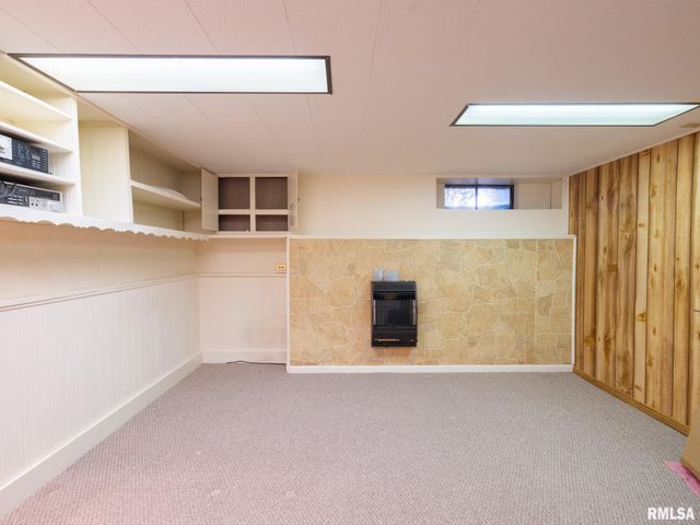 1001 E FORREST HILL Avenue, Peoria, IL 61603