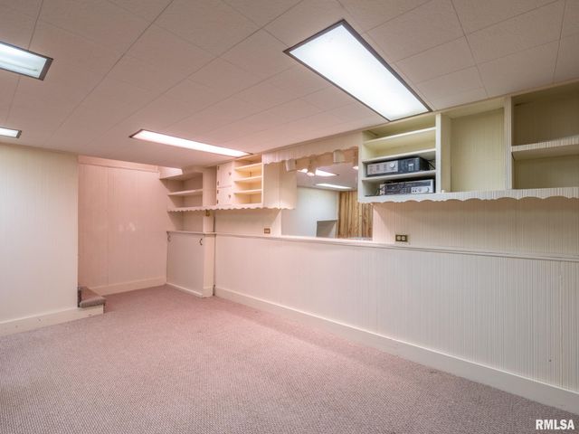 1001 E FORREST HILL Avenue, Peoria, IL 61603