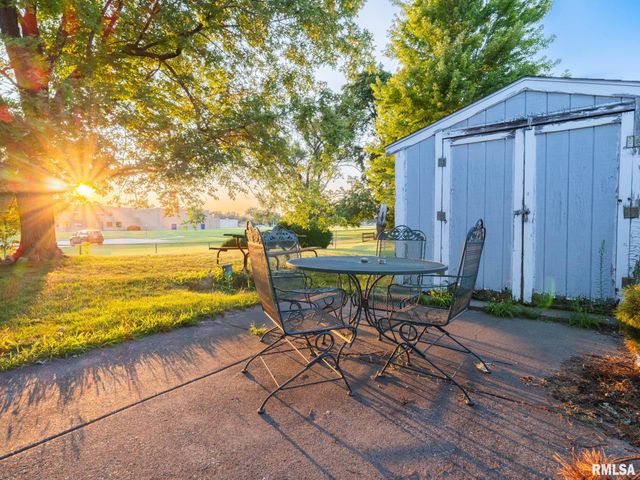1001 E FORREST HILL Avenue, Peoria, IL 61603