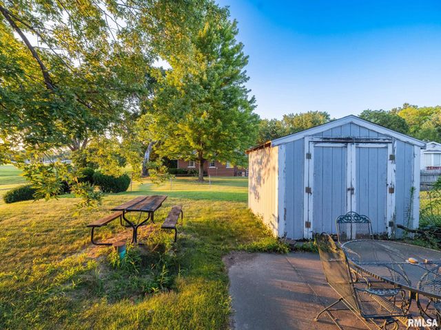1001 E FORREST HILL Avenue, Peoria, IL 61603
