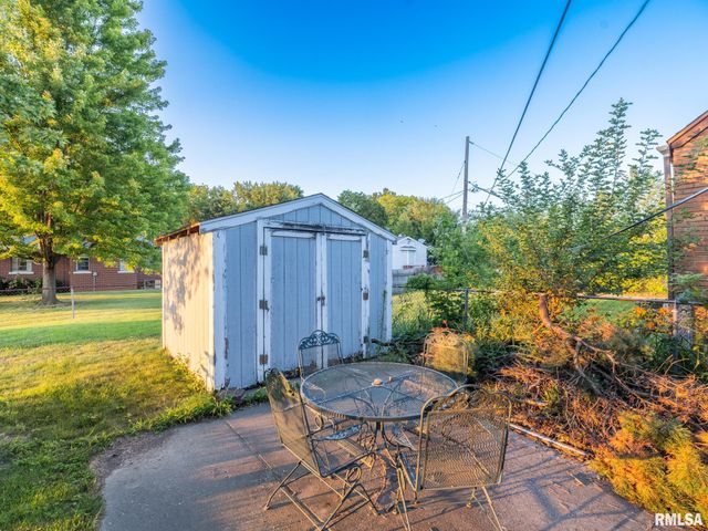 1001 E FORREST HILL Avenue, Peoria, IL 61603