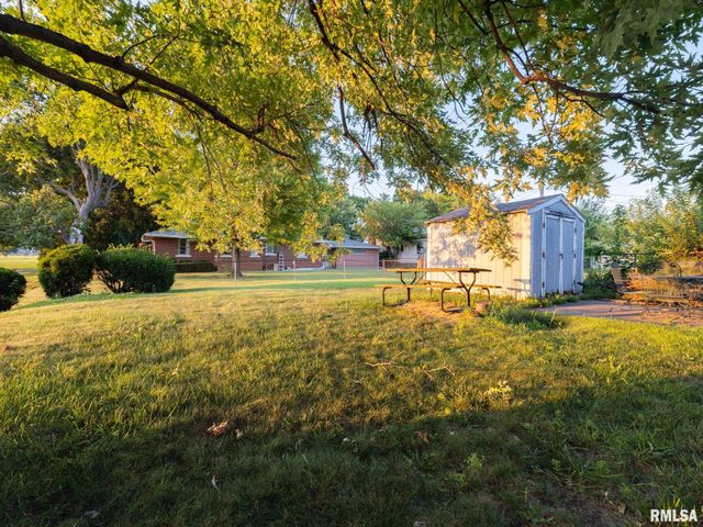 1001 E FORREST HILL Avenue, Peoria, IL 61603