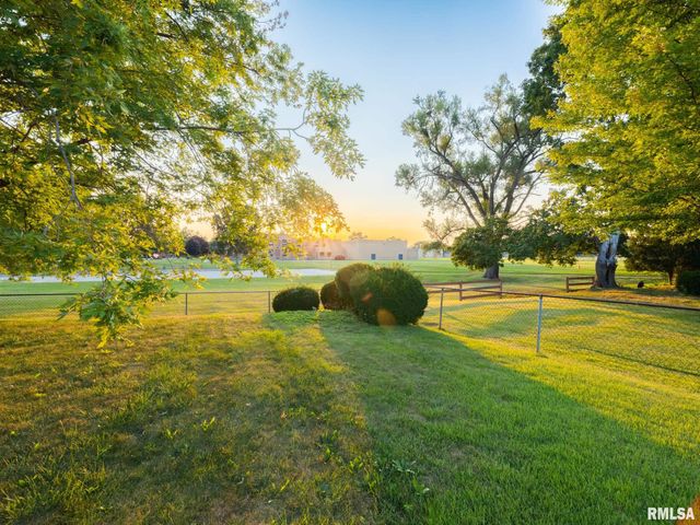 1001 E FORREST HILL Avenue, Peoria, IL 61603