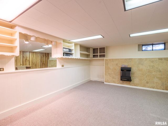 1001 E FORREST HILL Avenue, Peoria, IL 61603
