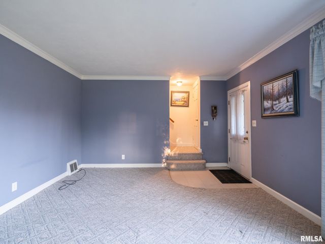 1001 E FORREST HILL Avenue, Peoria, IL 61603