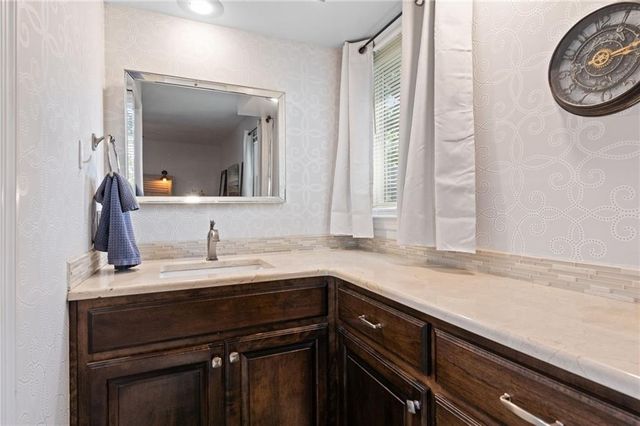 3723 E 104th Street, Kansas City, MO 64137