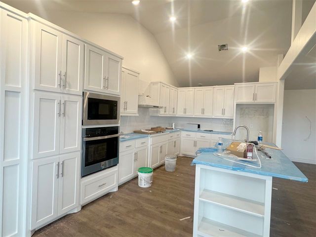 6221 SW 112th St, Lawton, OK 73505