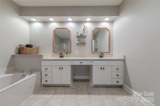 8127 Oratorio Place, Charlotte, NC 28270