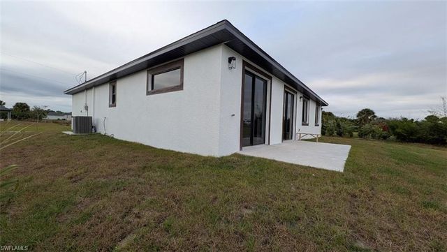 8033 Oakleaf CIR, Labelle, FL 33935