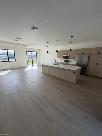 8033 Oakleaf CIR, Labelle, FL 33935