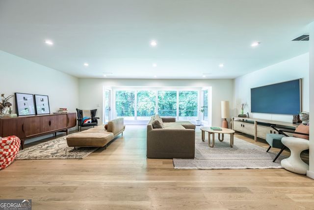 1036 Vistavia Circle, Decatur, GA 30033