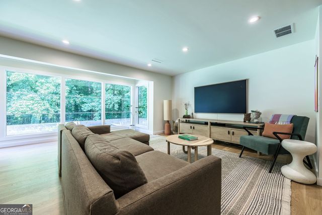 1036 Vistavia Circle, Decatur, GA 30033