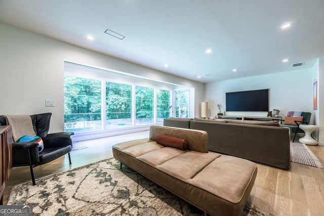 1036 Vistavia Circle, Decatur, GA 30033