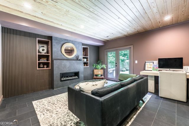 1036 Vistavia Circle, Decatur, GA 30033