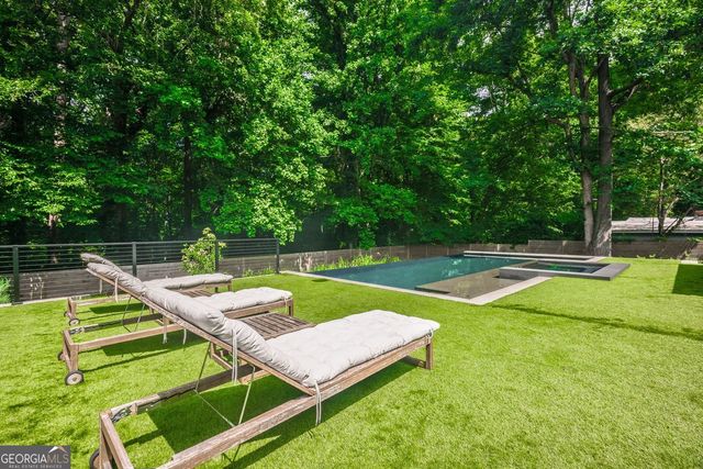 1036 Vistavia Circle, Decatur, GA 30033