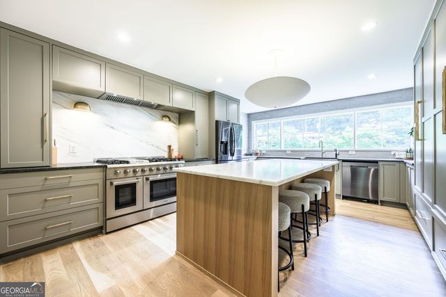 1036 Vistavia Circle, Decatur, GA 30033