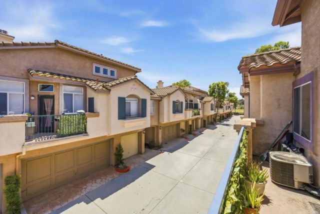 11354 Via Rancho San Diego F, El Cajon, CA 92019