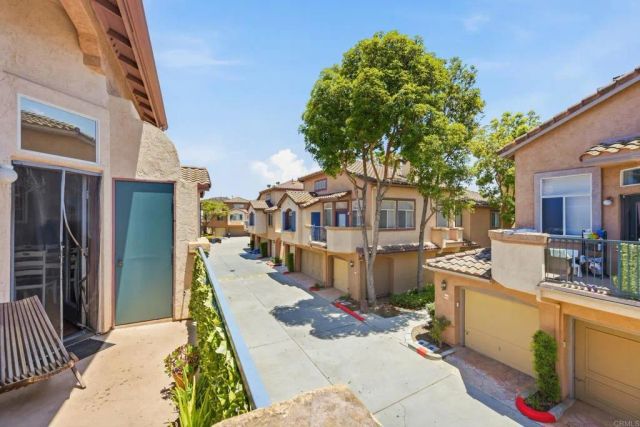 11354 Via Rancho San Diego F, El Cajon, CA 92019