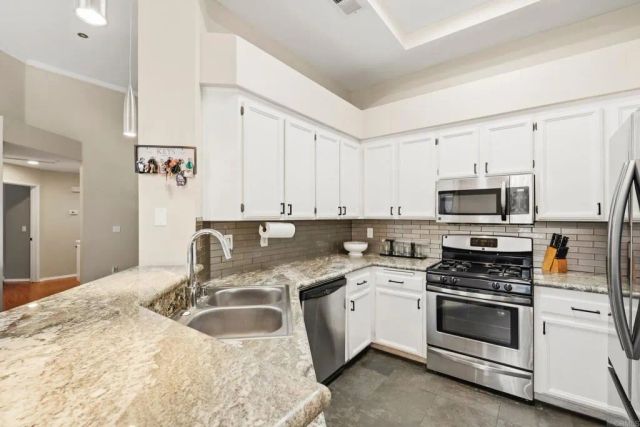 11354 Via Rancho San Diego F, El Cajon, CA 92019