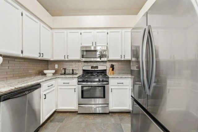 11354 Via Rancho San Diego F, El Cajon, CA 92019