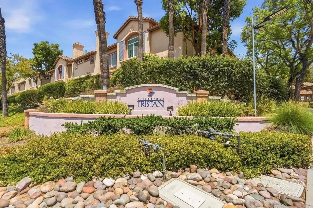 11354 Via Rancho San Diego F, El Cajon, CA 92019