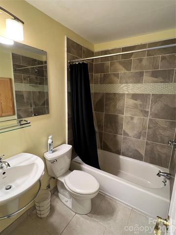2401 Abbey Circle, Asheville, NC 28805