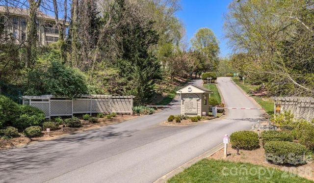 2401 Abbey Circle, Asheville, NC 28805