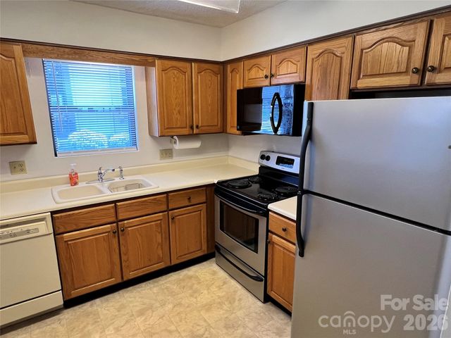 2401 Abbey Circle, Asheville, NC 28805