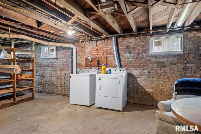 112 N MACARTHUR Boulevard, Springfield, IL 62702