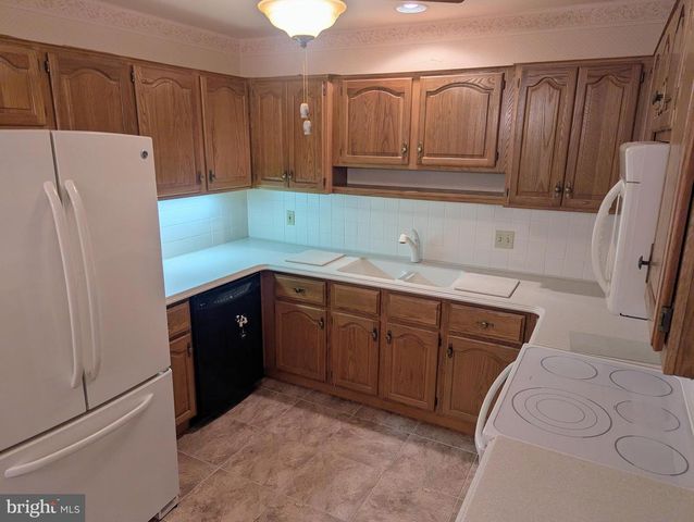 33 WOODLAND EST, Lebanon, PA 17042