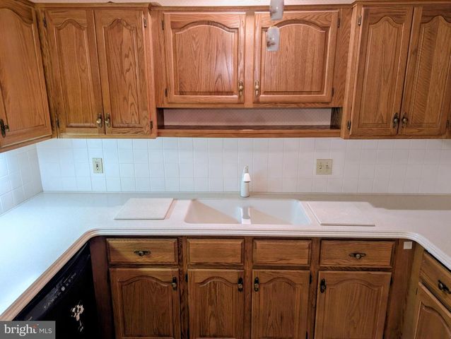 33 WOODLAND EST, Lebanon, PA 17042
