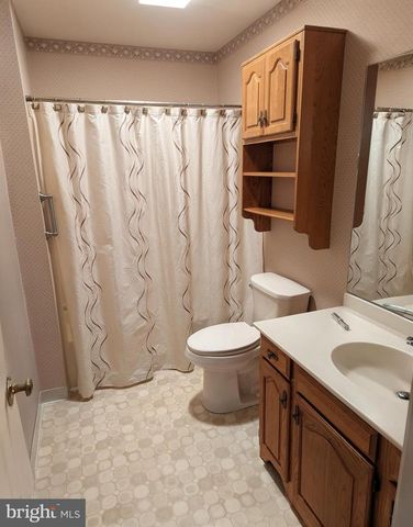 33 WOODLAND EST, Lebanon, PA 17042