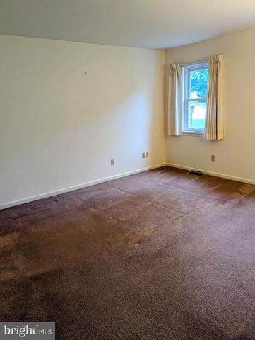 33 WOODLAND EST, Lebanon, PA 17042