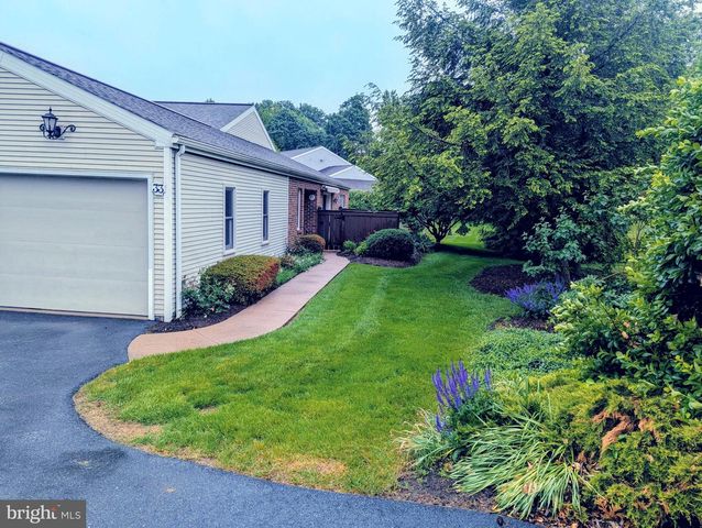 33 WOODLAND EST, Lebanon, PA 17042