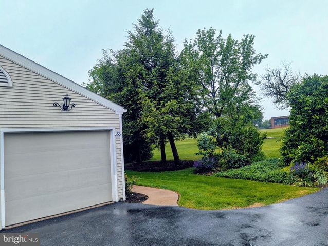 33 WOODLAND EST, Lebanon, PA 17042