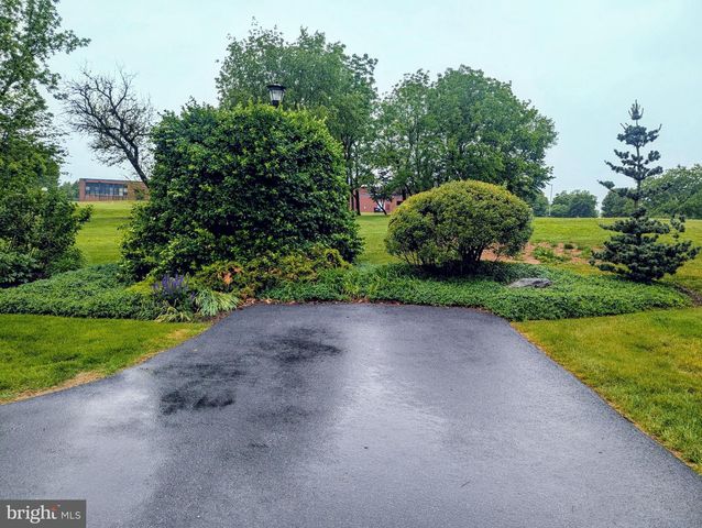 33 WOODLAND EST, Lebanon, PA 17042