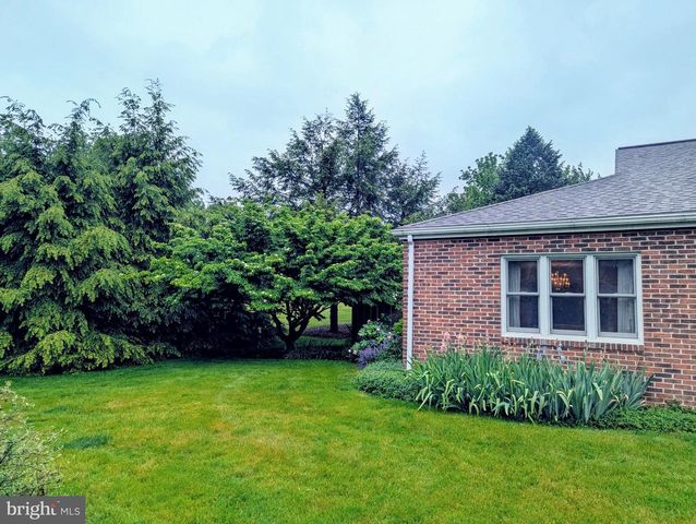 33 WOODLAND EST, Lebanon, PA 17042