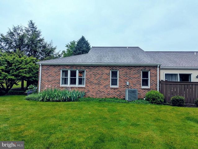 33 WOODLAND EST, Lebanon, PA 17042