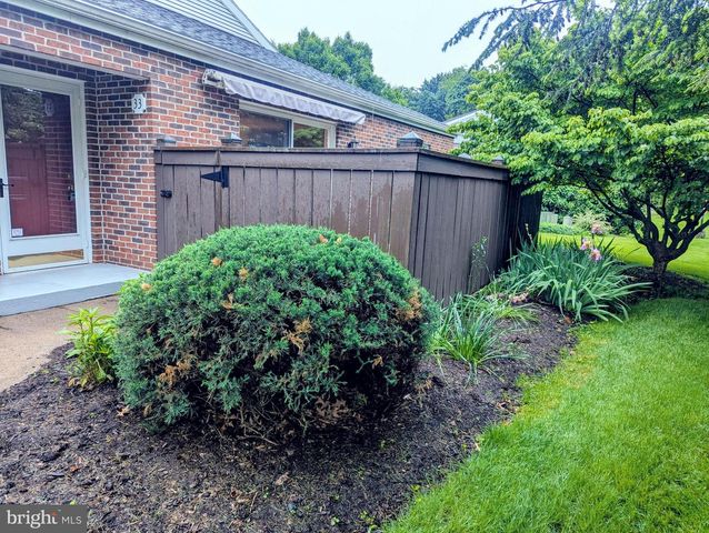 33 WOODLAND EST, Lebanon, PA 17042
