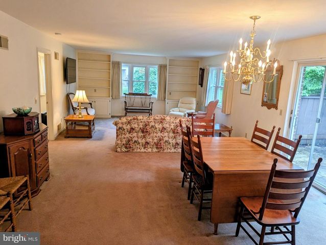 33 WOODLAND EST, Lebanon, PA 17042