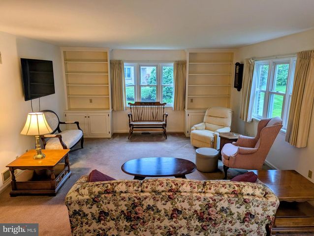 33 WOODLAND EST, Lebanon, PA 17042