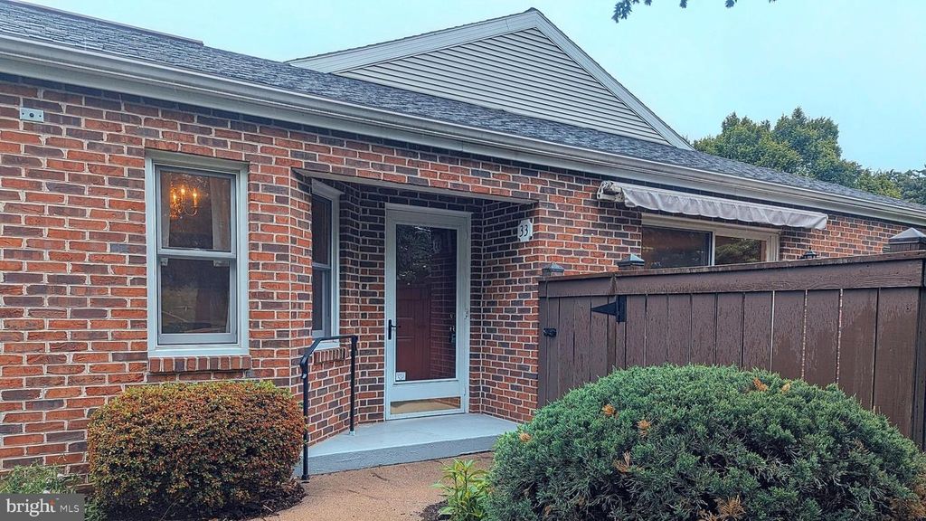 33 WOODLAND EST, Lebanon, PA 17042