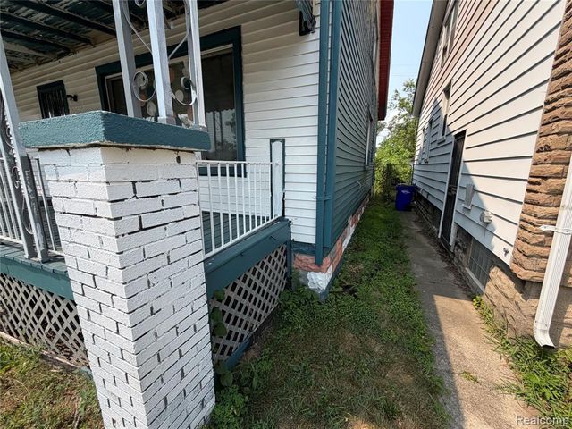 20429 Santa Rosa Drive, Detroit, MI 48221