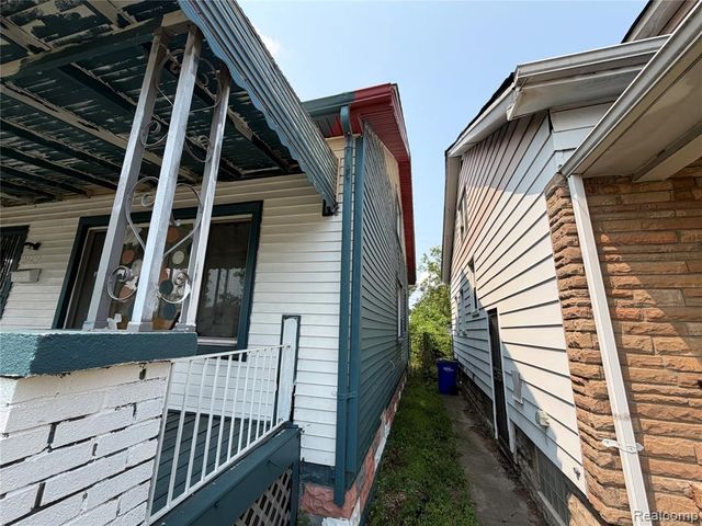 20429 Santa Rosa Drive, Detroit, MI 48221