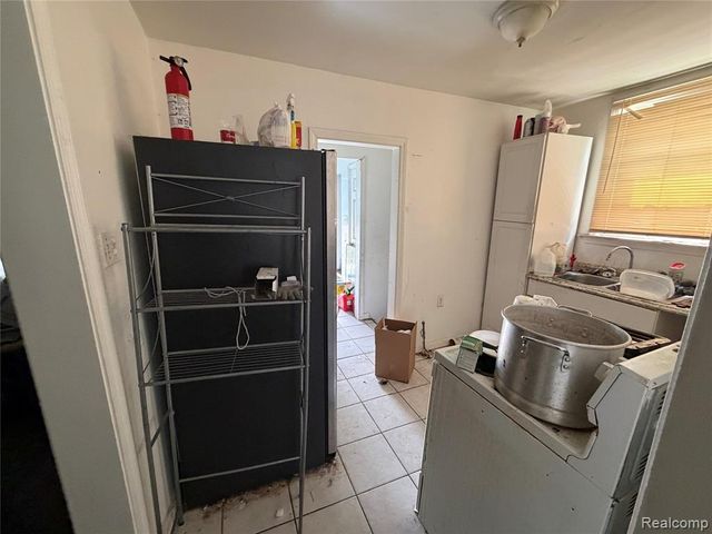 20429 Santa Rosa Drive, Detroit, MI 48221