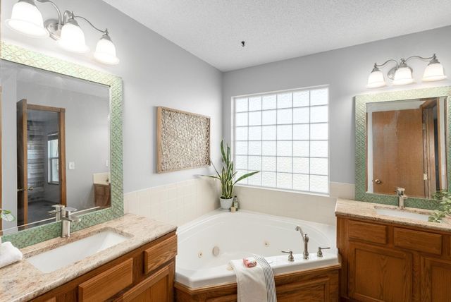 1361 Lake Edge, Goddard, KS 67052