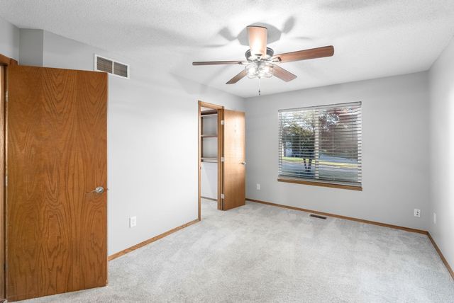 1361 Lake Edge, Goddard, KS 67052