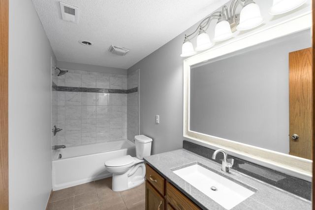 1361 Lake Edge, Goddard, KS 67052